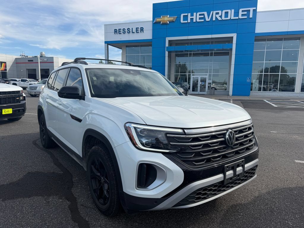 Used 2024 Volkswagen Atlas Peak Edition SEL AWD/4WD image 1
