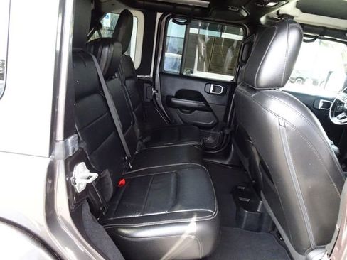 Used 2018 Jeep Wrangler Unlimited Sahara image 17