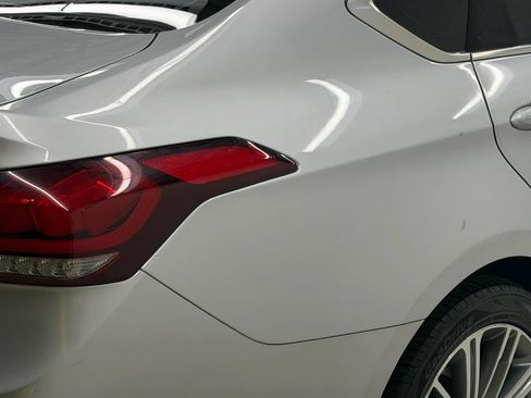 Used 2018 Genesis G80 3.8 w/ Option Group 02 RWD image 10