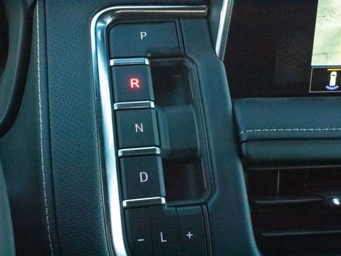 Certified 2024 GMC Yukon SLT w/ SLT Luxury Package image 15