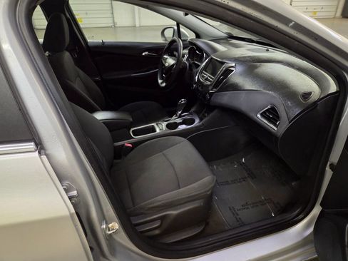 Used 2019 Chevrolet Cruze LT w/ Convenience Package image 31