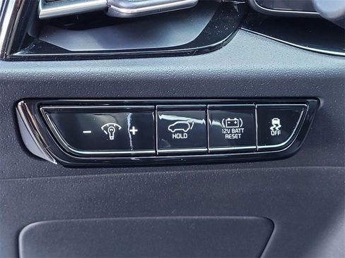 Used 2023 Kia Niro SX image 11