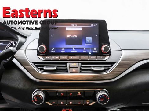 Used 2024 Nissan Altima 2.5 SV image 12