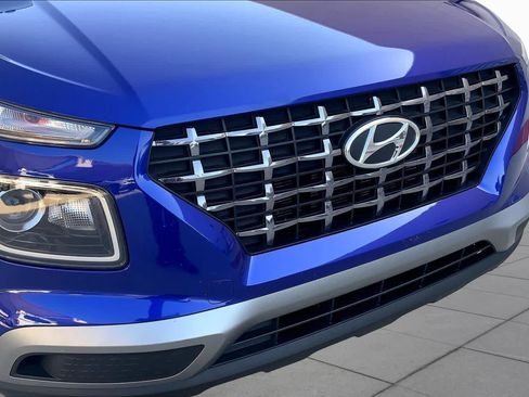 Certified 2025 Hyundai Venue SEL FWD image 31