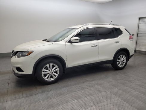 Used 2016 Nissan Rogue SV image 2