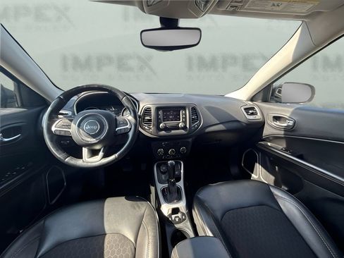 Used 2018 Jeep Compass Latitude w/ Cold Weather Group AWD/4WD image 9
