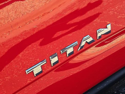 Used 2024 Nissan Titan SV w/ SV Convenience Package image 12