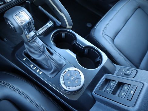 New 2025 Ford Bronco Badlands image 9