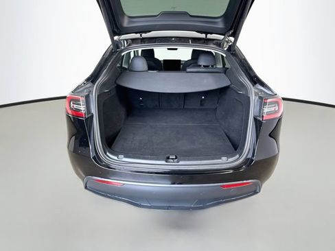 Used 2024 Tesla Model Y Long Range AWD/4WD image 25