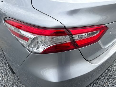 Used 2018 Toyota Camry LE FWD image 12