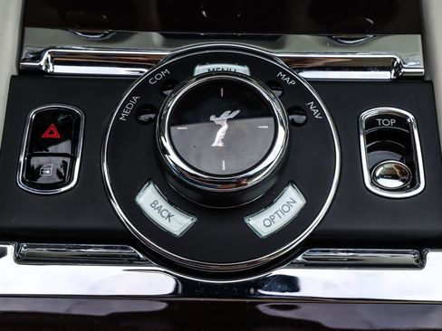 Used 2019 Rolls-Royce Dawn image 25