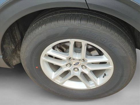 Used 2025 Ford Explorer Active AWD/4WD image 7