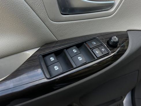 Used 2015 Toyota Sienna XLE image 13