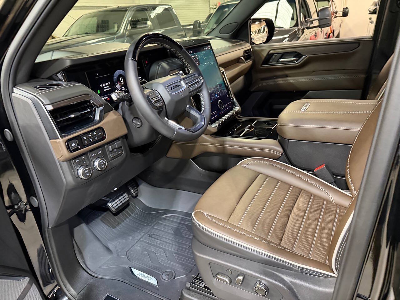 Used 2026 GMC Yukon Denali Ultimate w/ LPO, Floor Liner Package AWD/4WD image 2