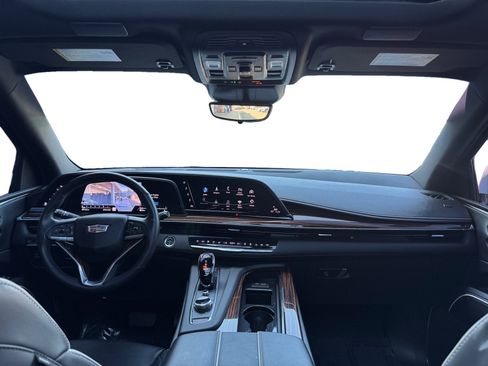 Used 2021 Cadillac Escalade Premium Luxury AWD/4WD image 10