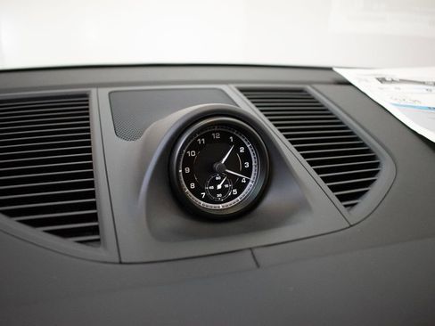 New 2026 Porsche Macan image 27