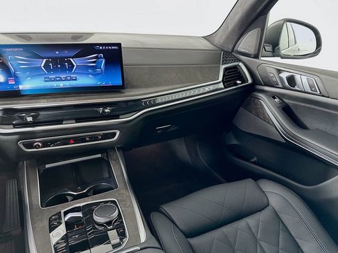 Used 2025 BMW X7 xDrive40i w/ Premium Package AWD/4WD image 24