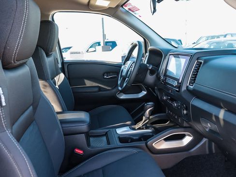 Used 2023 Nissan Frontier SV w/ SV Convenience Package image 16