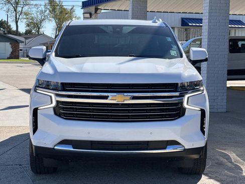Used 2022 Chevrolet Suburban LT w/ LT Signature Package image 2