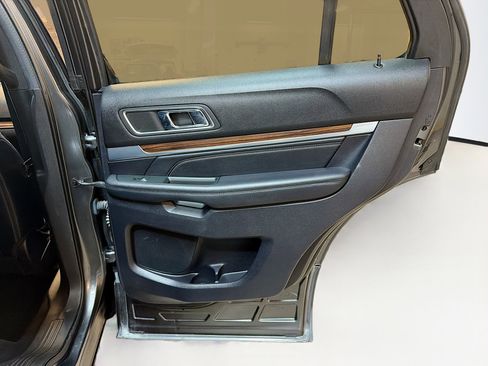 Used 2019 Ford Explorer Limited w/ Class III Trailer Tow Package image 34