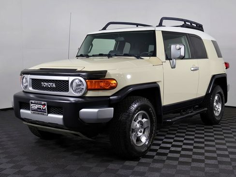 Used 2008 Toyota FJ Cruiser 4WD image 2