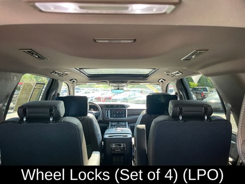 Used 2023 GMC Yukon Denali w/ Denali Reserve Package image 24