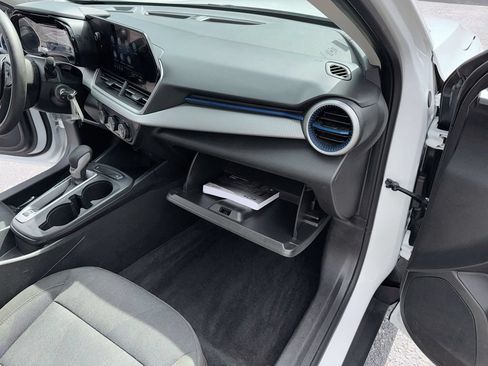 Used 2025 Chevrolet Trax LS w/ LS Convenience Package FWD image 36