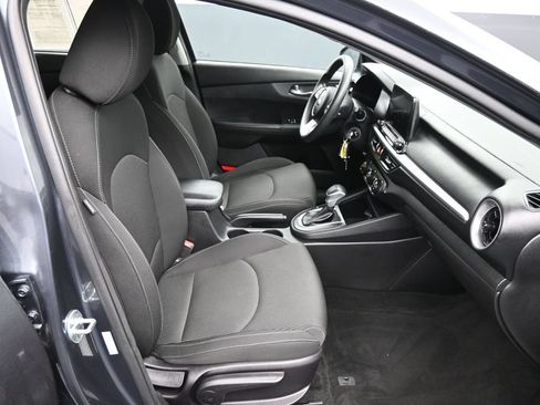 Certified 2021 Kia Forte LXS FWD image 23