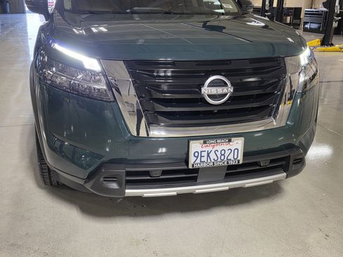 Used 2023 Nissan Pathfinder Platinum image 9