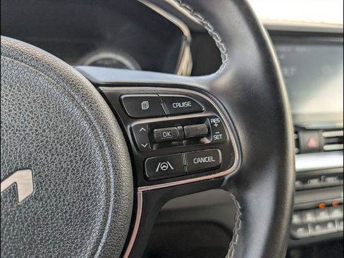 Used 2022 Kia Niro LXS FWD image 21