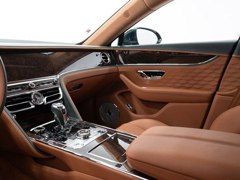 Used 2025 Bentley Flying Spur Plug-In Hybrid AWD/4WD image 30