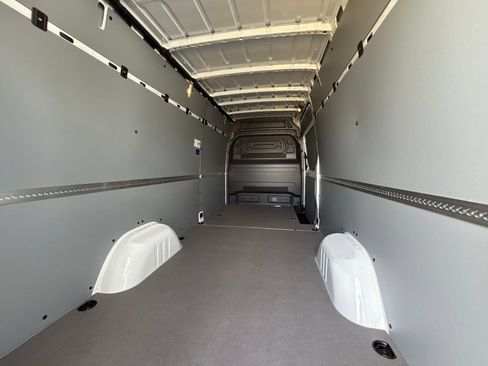 Used 2025 Mercedes-Benz Sprinter 2500 image 13