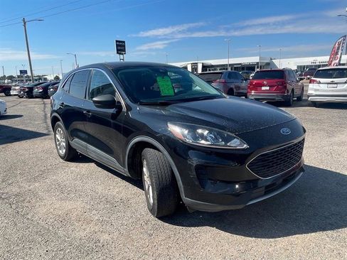 Used 2022 Ford Escape SE image 2