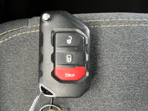 Used 2025 Jeep Wrangler Unlimited Sport AWD/4WD image 18