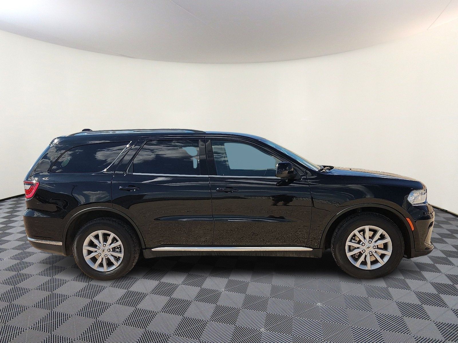 Used 2024 Dodge Durango SXT w/ 3rd Row Seating Group RWD image 5