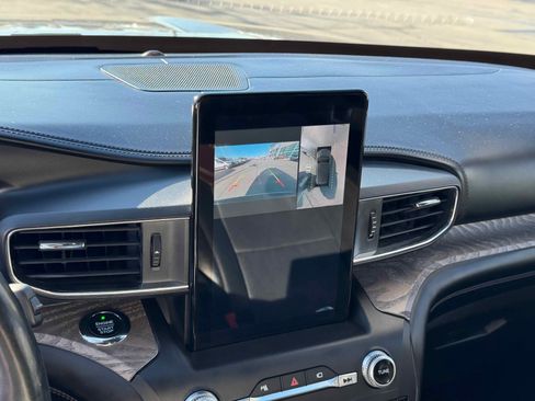 Certified 2020 Ford Explorer Platinum w/ Premium Technology Package image 21