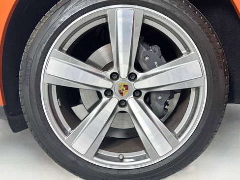 Certified 2025 Porsche Macan AWD/4WD image 32