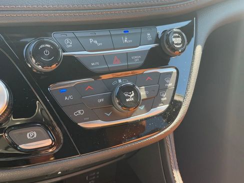 New 2026 Chrysler Pacifica Pinnacle FWD image 16