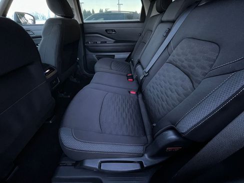 Used 2025 Nissan Pathfinder SV image 27