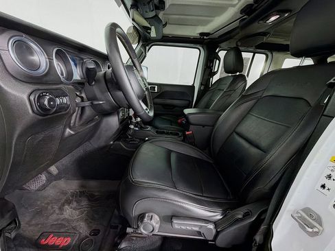Used 2018 Jeep Wrangler Unlimited Sahara AWD/4WD image 12