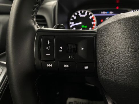 Used 2025 Nissan Rogue SV image 17