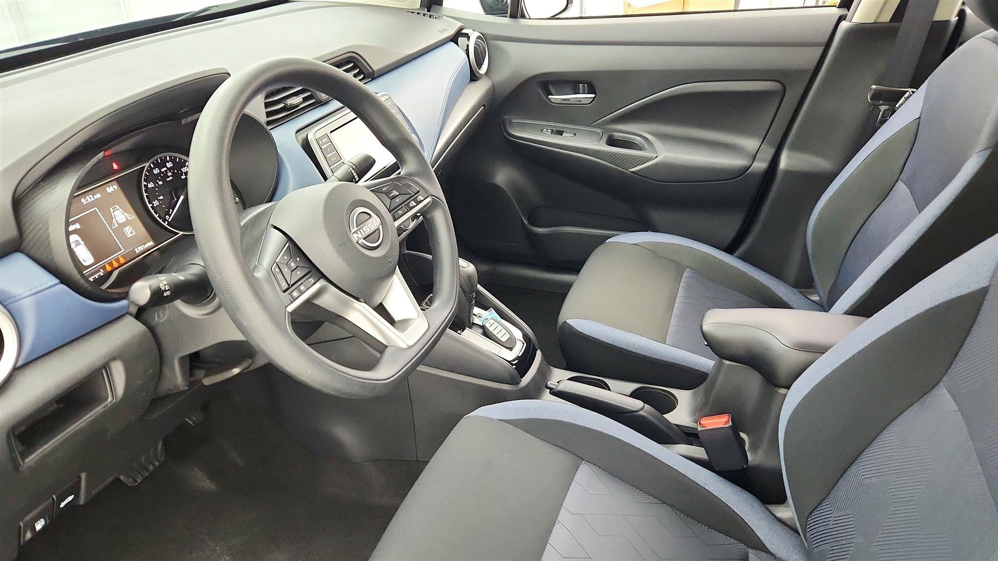 Used 2025 Nissan Versa SV w/ Trunk Package FWD image 9