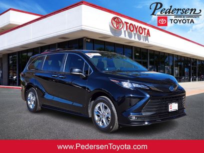 Used 2023 Toyota Sienna XLE Woodland Edition