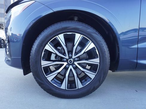 Used 2024 Volvo XC60 B5 Core image 24