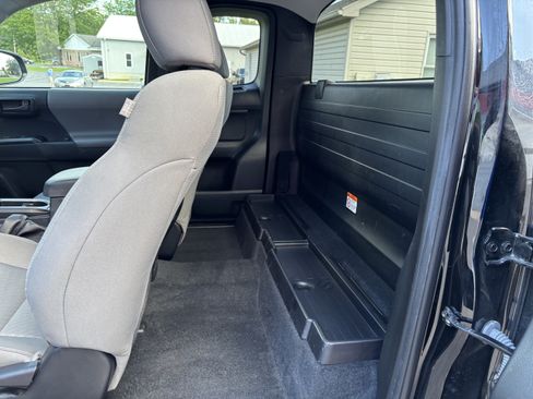 Used 2021 Toyota Tacoma SR AWD/4WD image 13