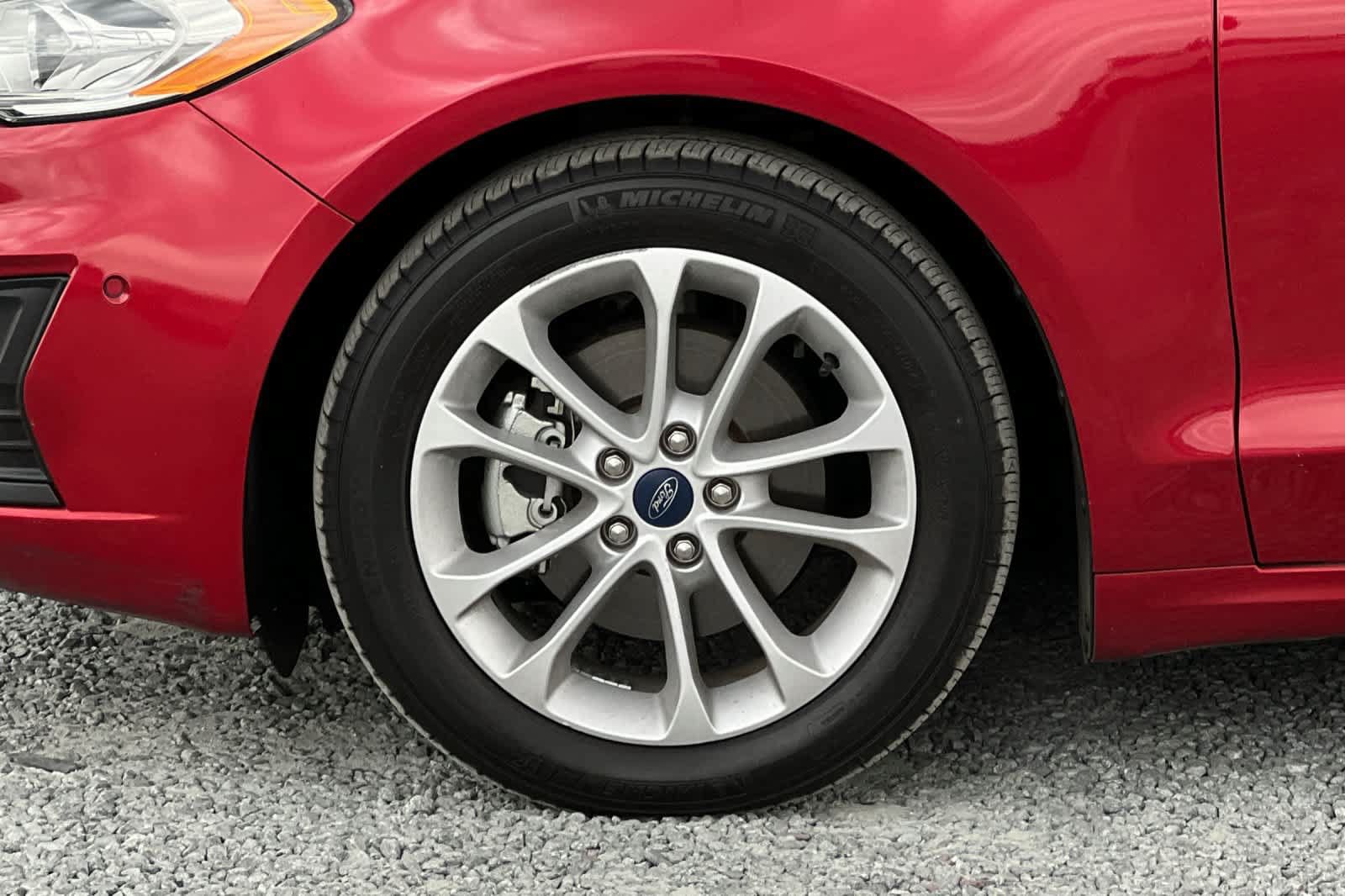Used 2020 Ford Fusion SE FWD image 11