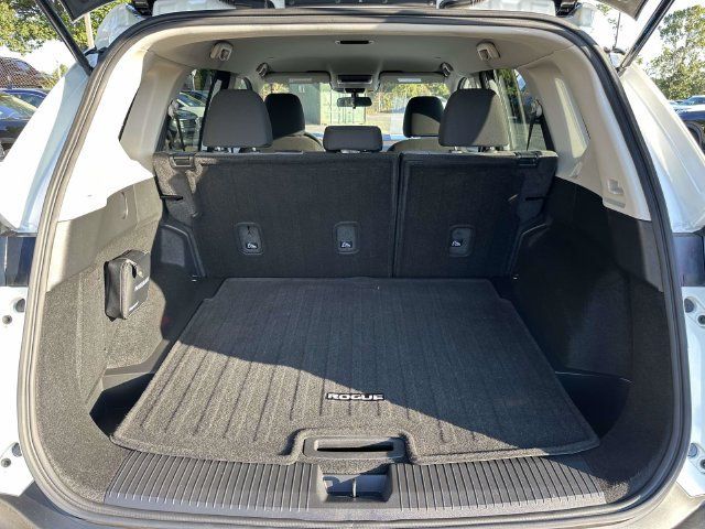 Used 2023 Nissan Rogue SV AWD/4WD image 13