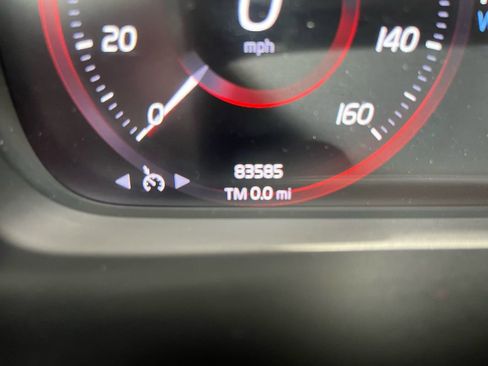 Used 2019 Volvo XC40 T5 R-Design image 16