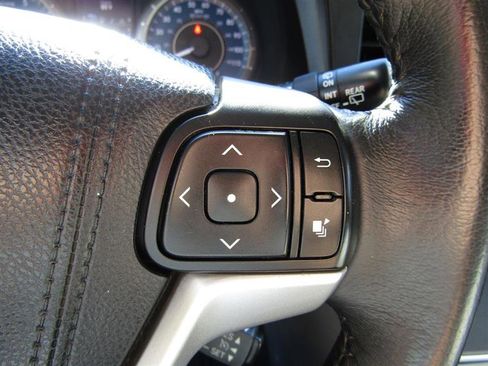 Used 2017 Toyota Sienna XLE Premium image 17