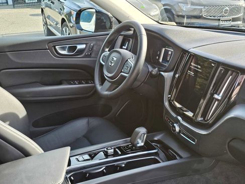 Certified 2025 Volvo XC60 B5 Core image 10